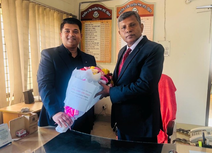 মাধ্যমিক ও উচ্চ মাধ্যমিক শিক্ষা বোর্ড,চট্টগ্রাম এ নবনিযুক্ত সচিব মহোদয় জনাব রেজাউল করিম স্যার কে শুভেচ্ছা ও অভিনন্দন জানান শিক্ষাঙ্গন. কম এর পক্ষ থেকে, জনাব ইমরুল ইসলাম চৌধুরী, প্রধান নির্বাহী কর্মকর্তা ও প্রতিষ্ঠাতা, শিক্ষাঙ্গন. কম।